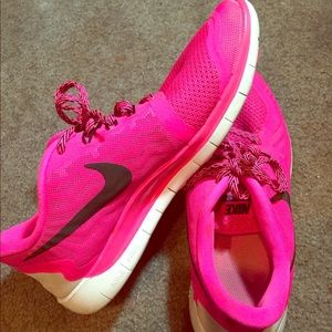 PINK NIKES 🌸🎀💓🌷